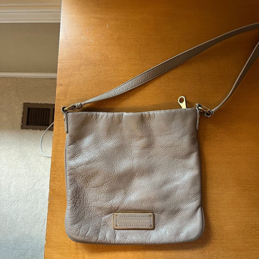 Marc Jacobs Pebbled Leather Crossbody purse
